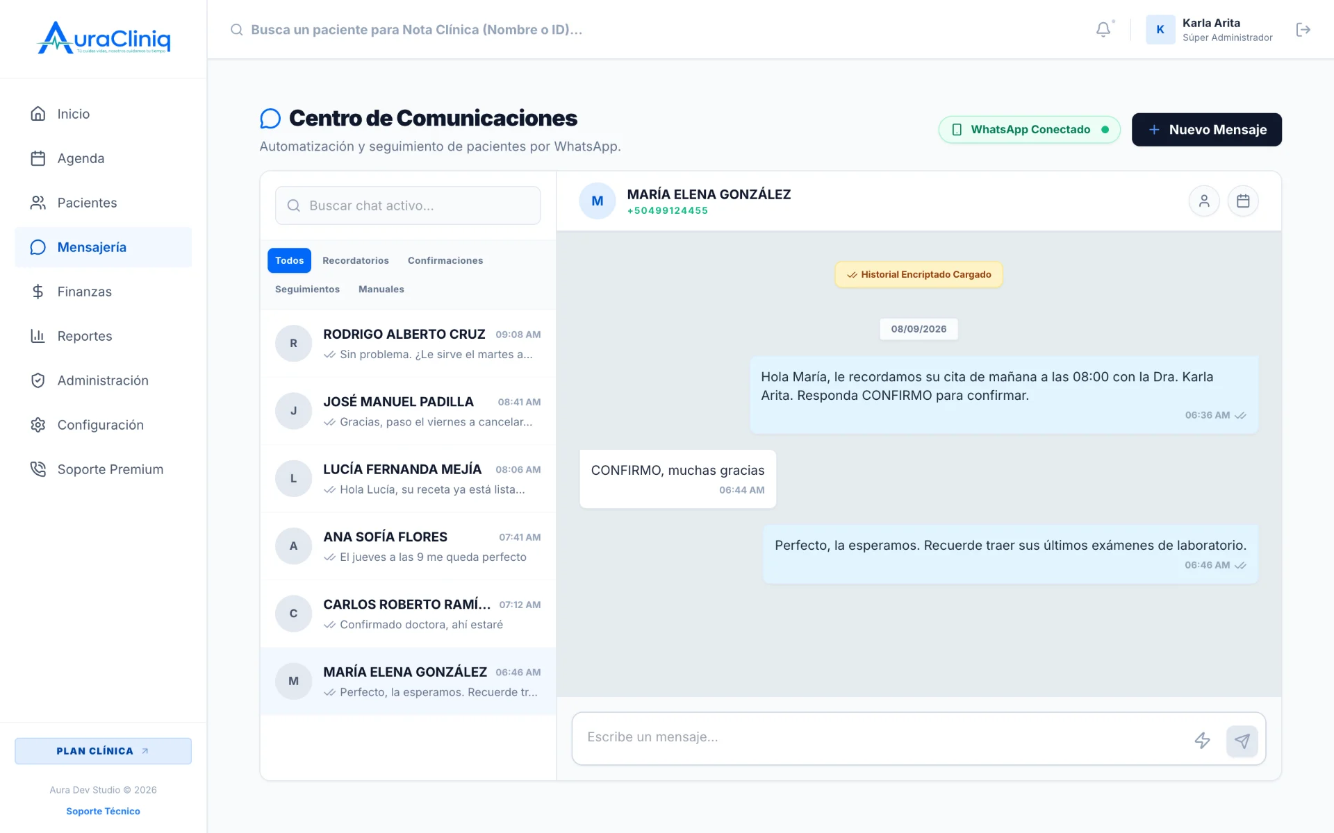 Centro de comunicaciones de AuraCliniq: bandeja de conversaciones de WhatsApp con pacientes, vinculadas al expediente